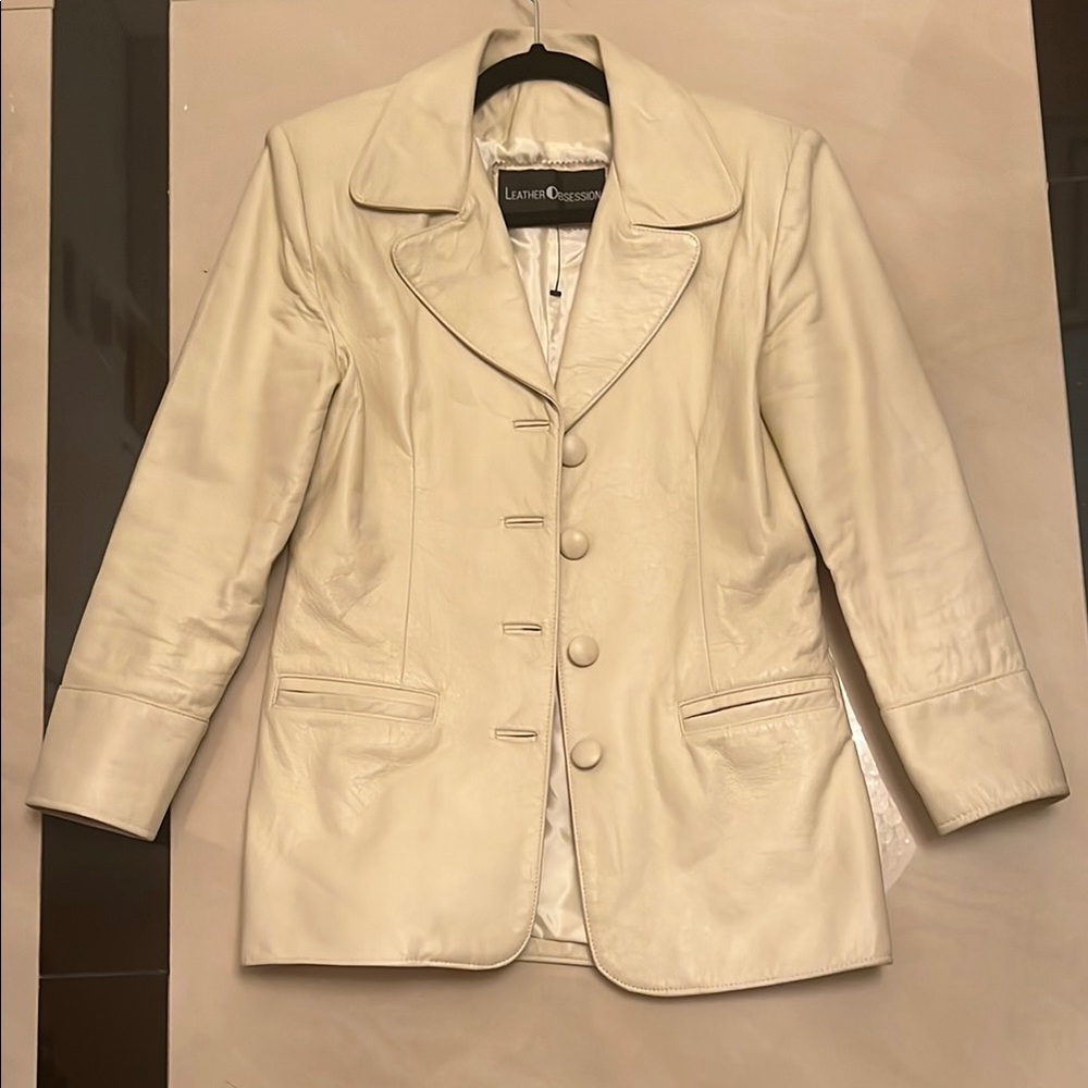 Cream Blazer with Notched Lapel and Tailored Fit